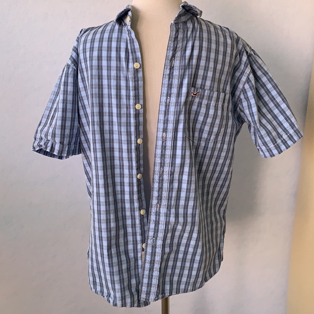 Hollister Plaid Button Down Short Sleeve Shirt - Picture 4 of 10